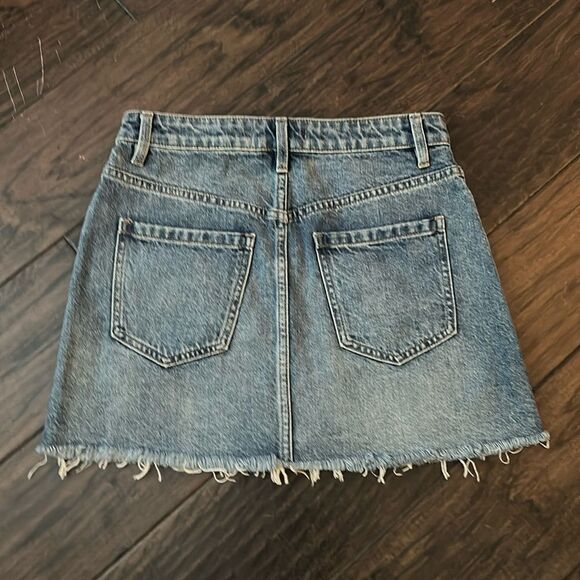 Free People Denim Zip It Up Frayed Hem Mini Skirt Size: 26 - Picture 6 of 9
